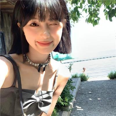 我是学校唯一的人类 封面